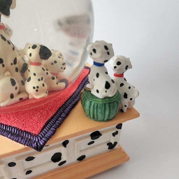 Disney 101 DALMATIANS Musical Snow Globe Cruella De Ville Tune RARE - Picture 8 of 11